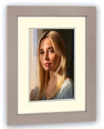 Cornice 20x30 con passepartout e foto 15x20 inclusa – Elegante in 4 colori, da parete o da appoggio - spedizione gratis