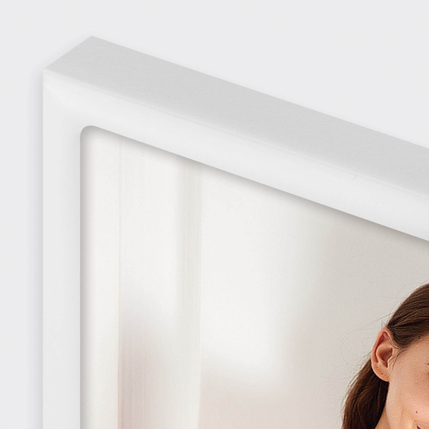 Cornice Alissa in Metallo con Foto e Montaggio Incluso – Bianca o Rossa, 4 Formati | Spedizione Gratis - immagine 5